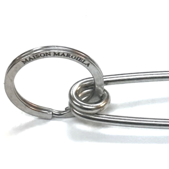 Maison Margiela Jumbo Safety Pin Key Ring Charm - Picture 3 of 7